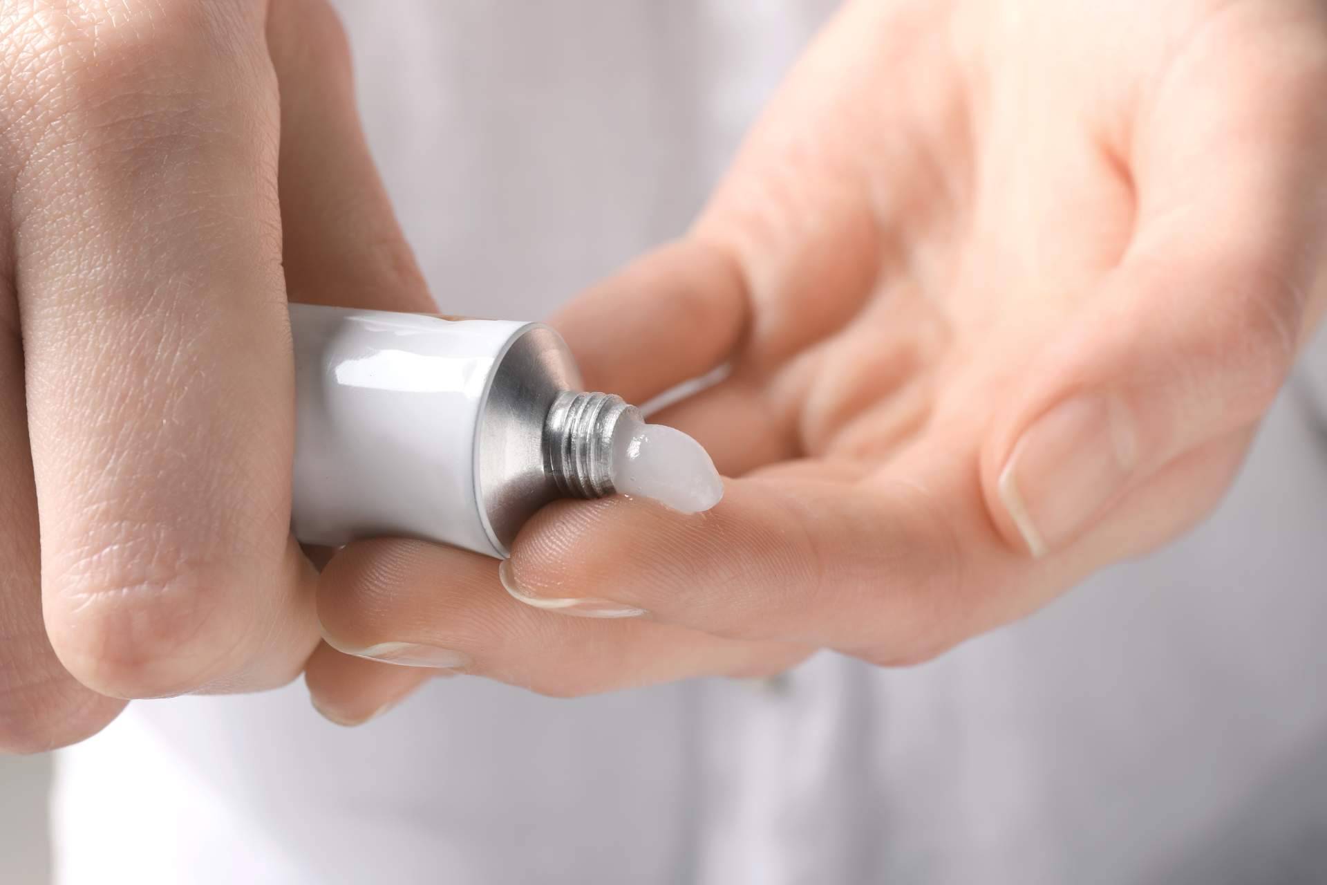 Conocer las ventajas de la pomada con leche de yegua de eQuaid para problemas dérmicos o alteraciones en la piel