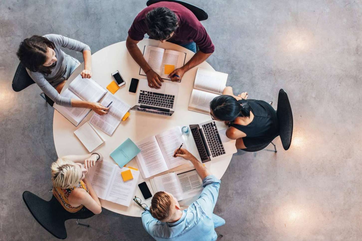El Instituto de Estudios y Empleo se enfoca en que sus estudiantes encuentren empleo Madrid