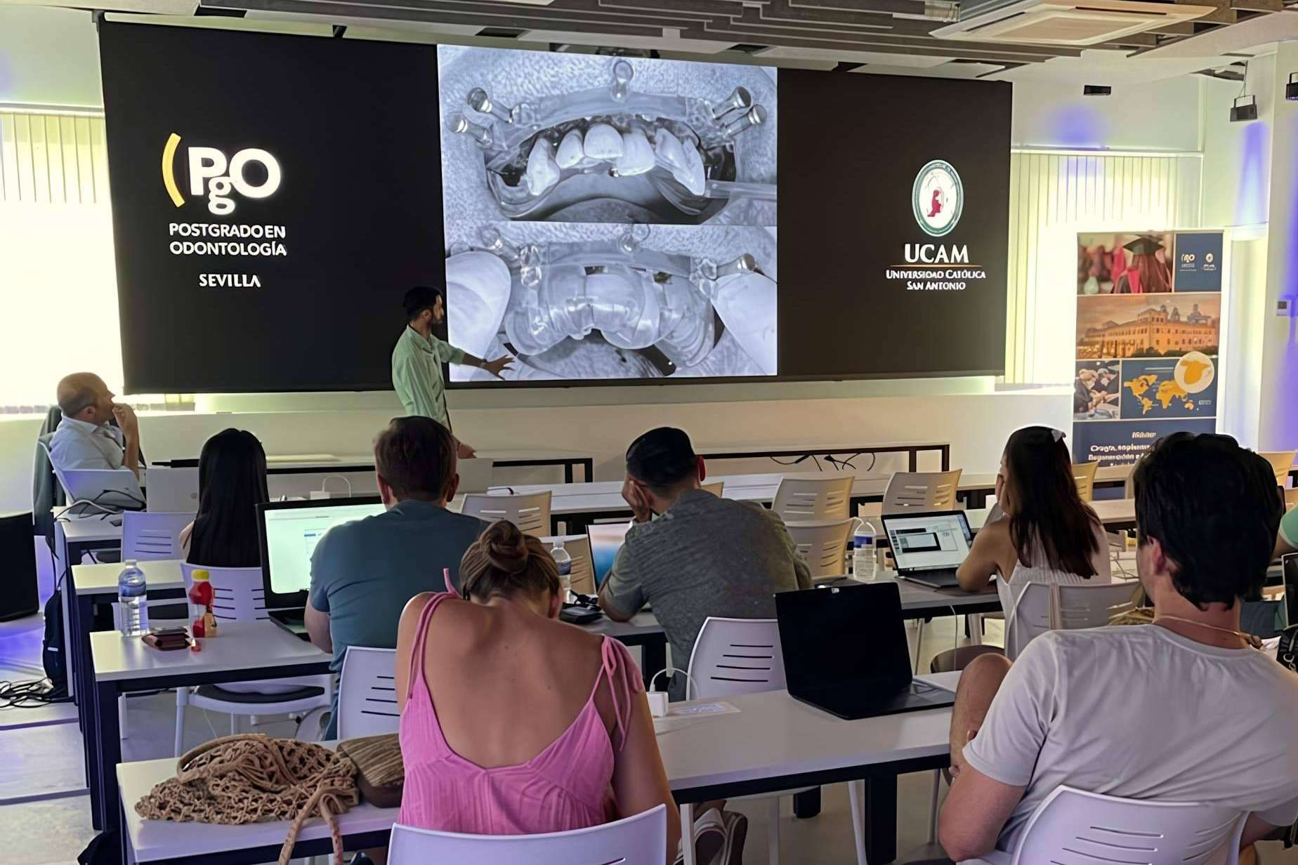 Cirugía bucal, formarse en una especialidad clave con PgO UCAM