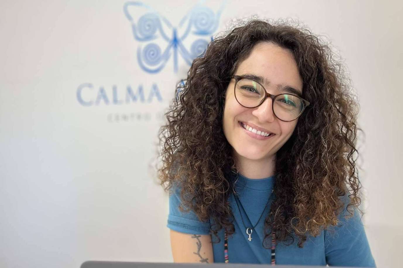 Calma Al Mar ofrece terapia online y presencial con especialistas en Psicología Afirmativa