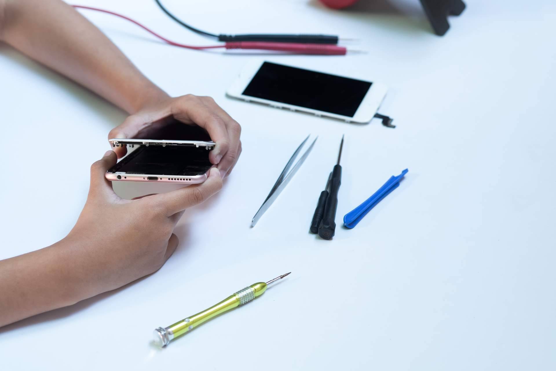 ¿Por qué cambiar la batería en el iPhone 12 con Reparar Ordenadores?