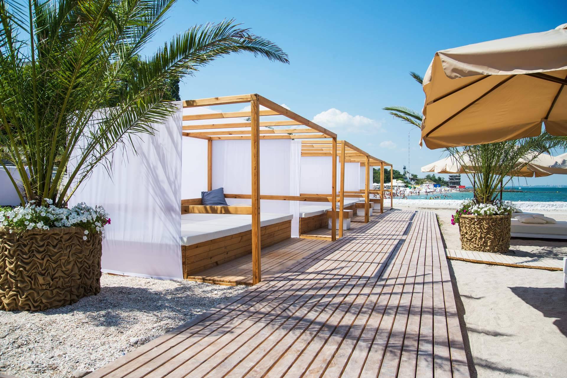 Taztú, empresa constructora e instaladora técnica de iluminación y sonido para beach club