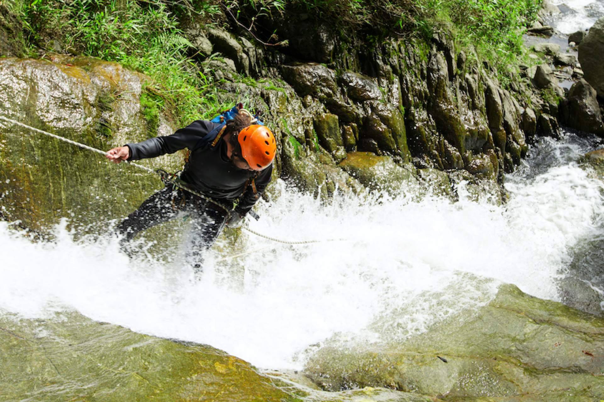 Canyoning Espagne ofrece experiencias de barranquismo en los cañones de la Sierra de Guara en España