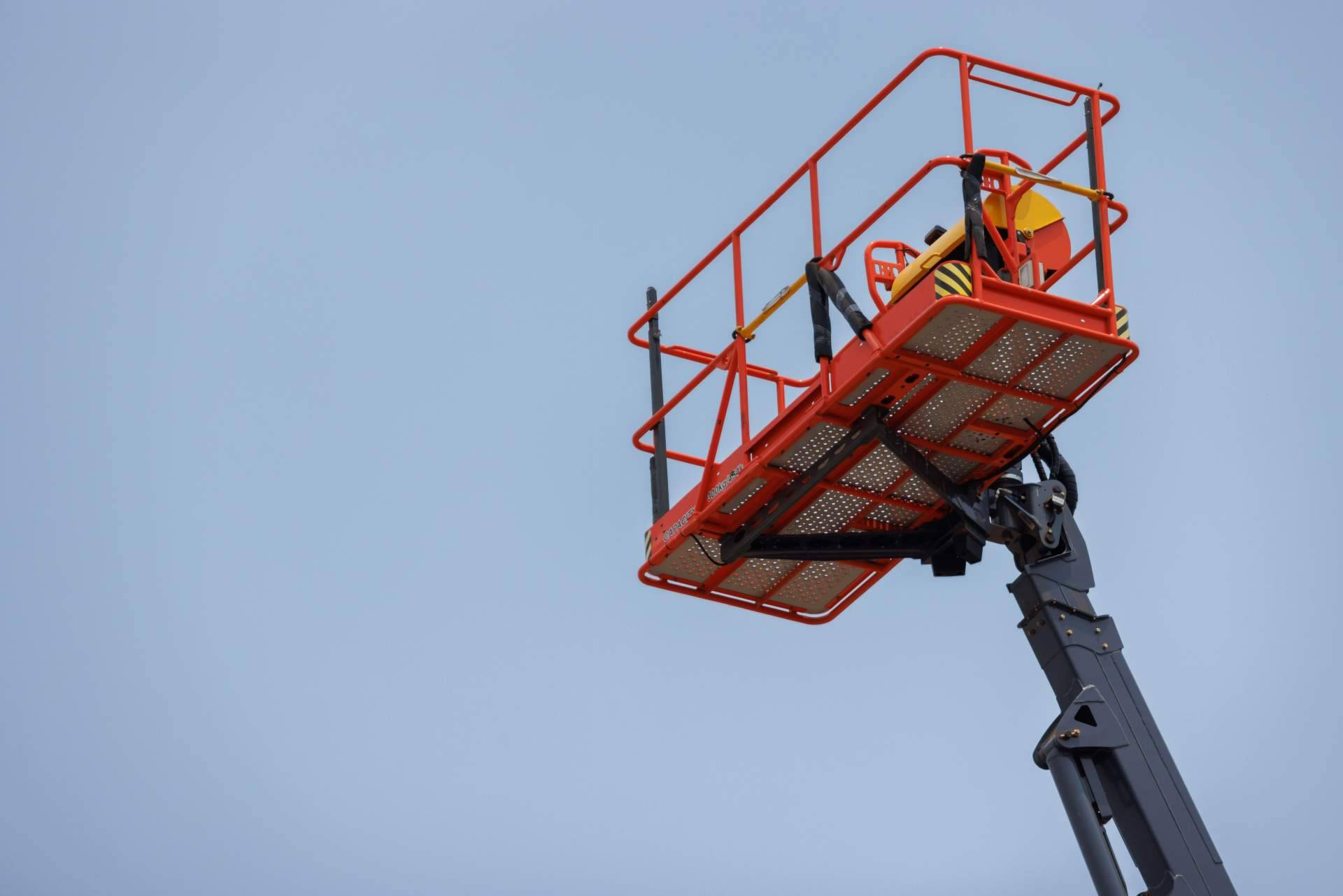 Las ventajas de alquilar una plataforma elevadora con Equipzilla, una alternativa por la que cada vez apuestan más profesionales