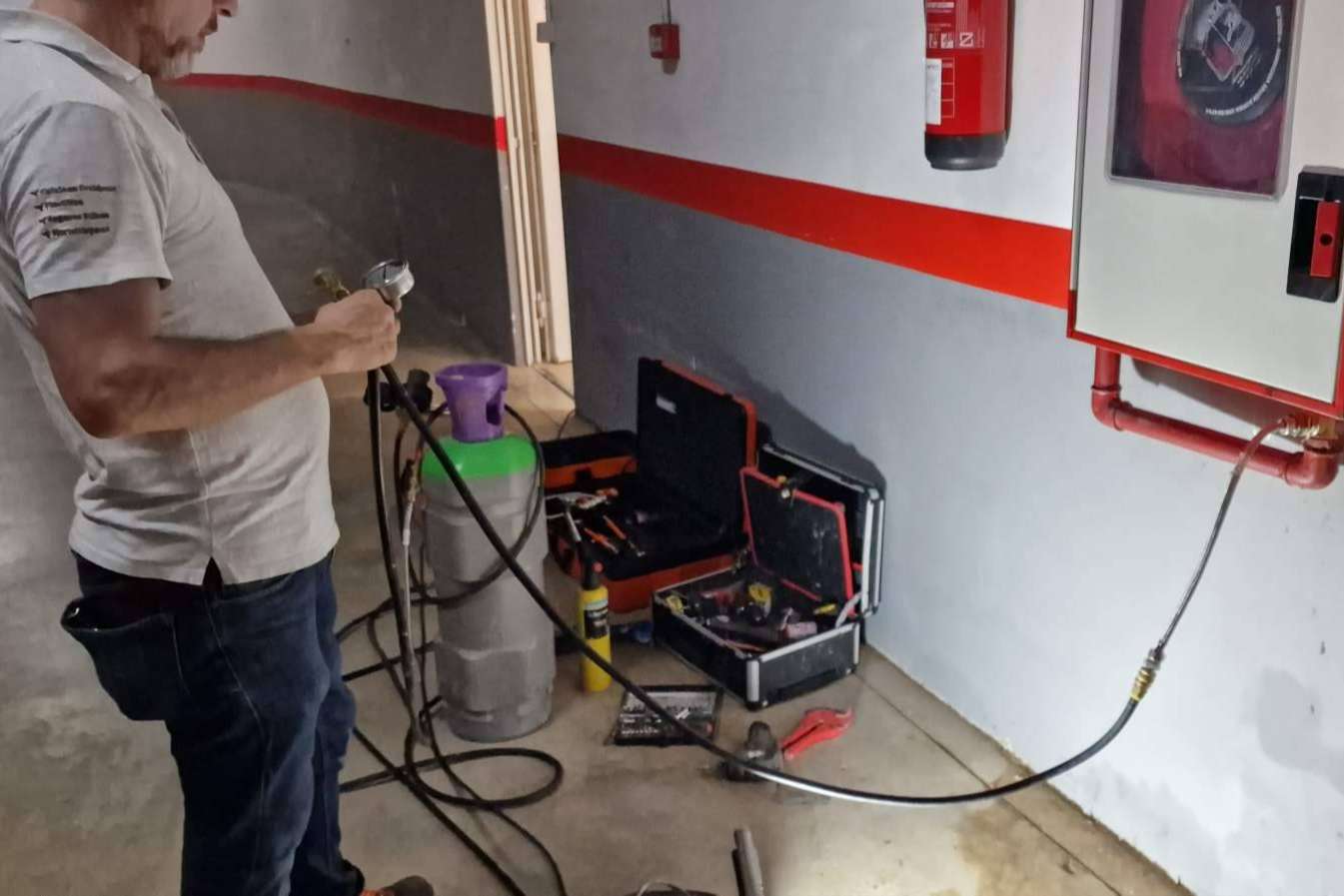 Localización y reparación de fugas de agua en piscina con los servicios de Mafe Pool Solutions