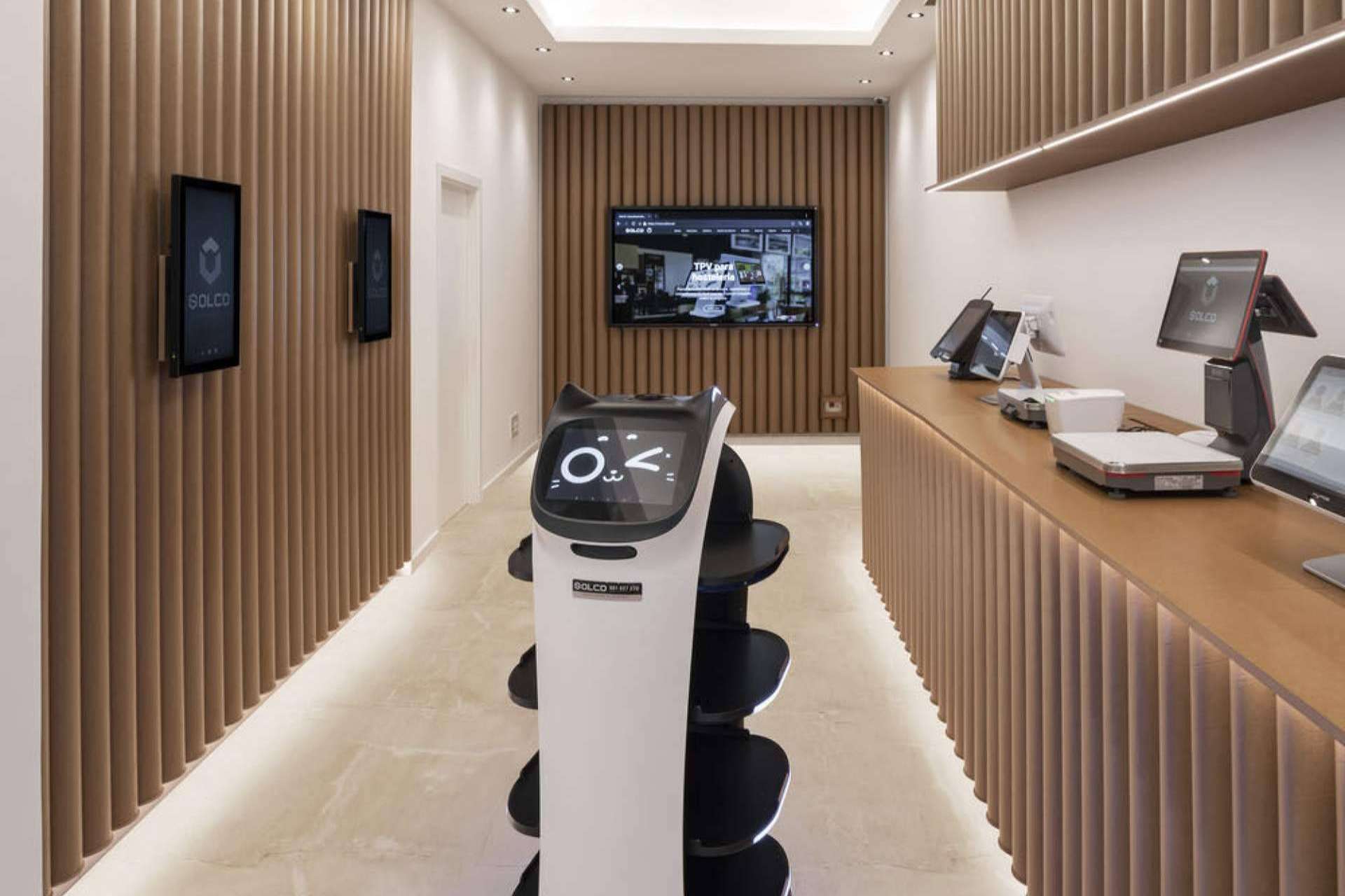 Conocer al robot ayudante de Telsystem, BellaBot