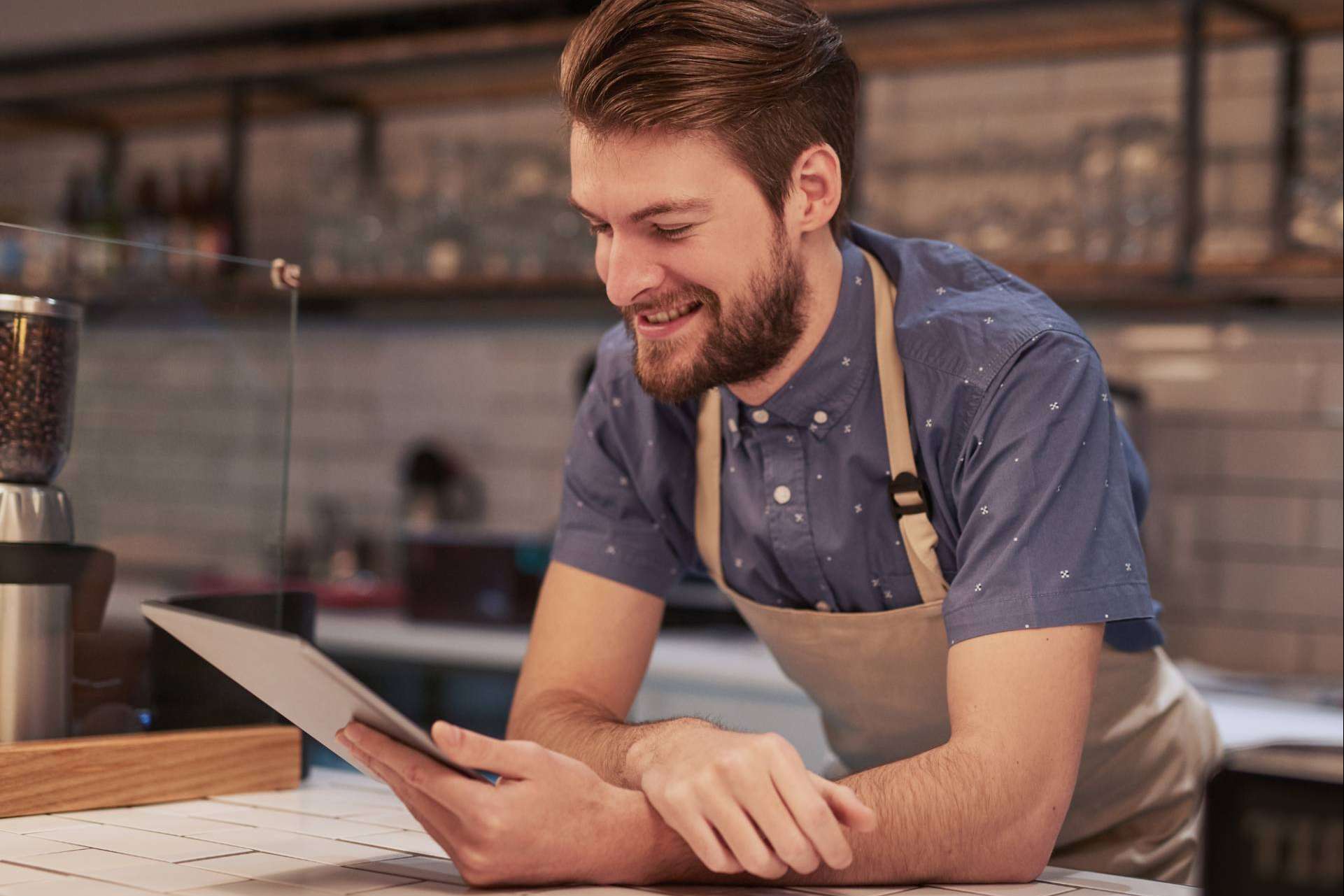 Servicios profesionales para autónomos locales y pymes, con Consultax