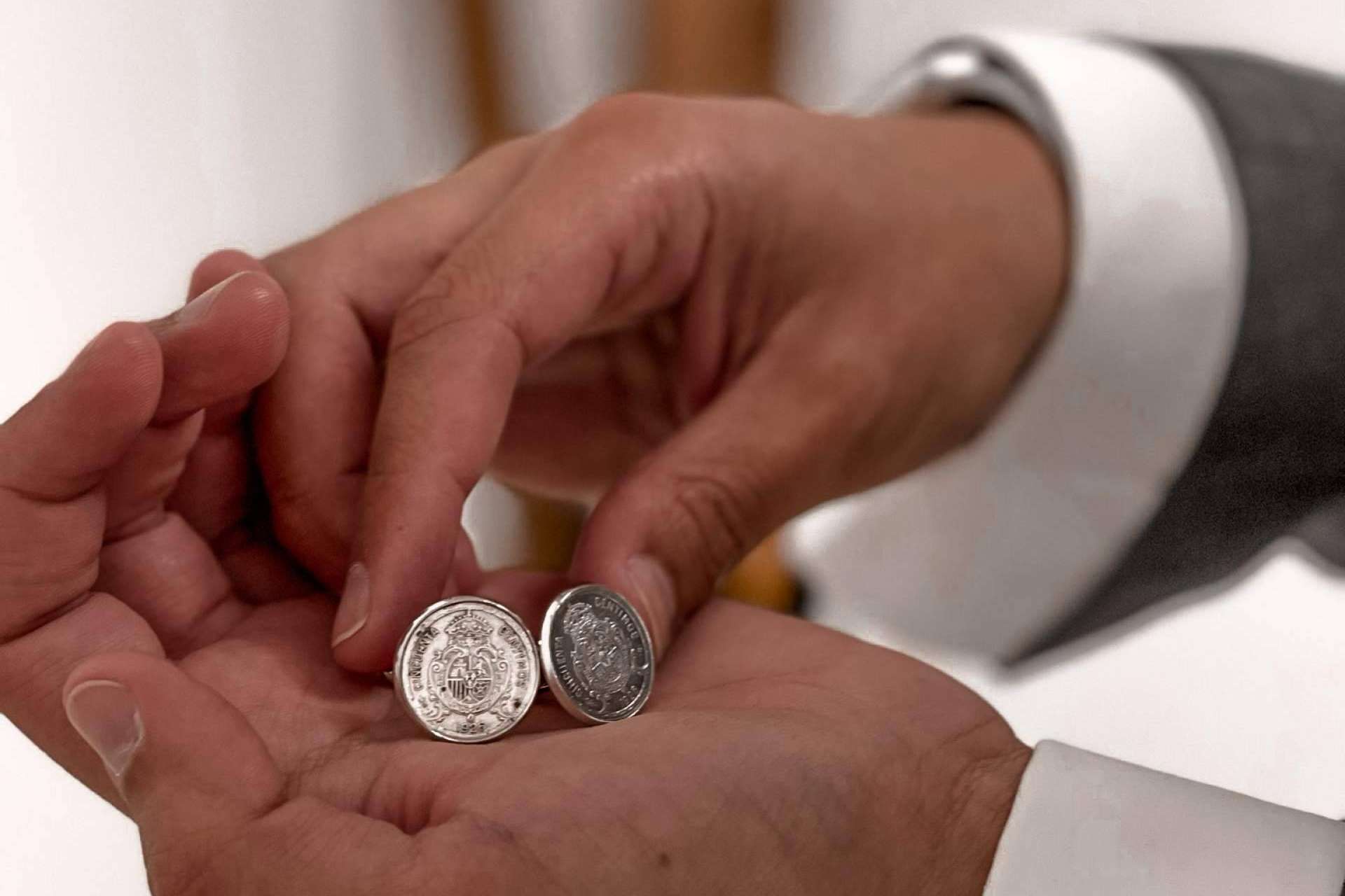 Genumis, la redefinición de las monedas centenarias como regalos modernos ideales para estas Navidades