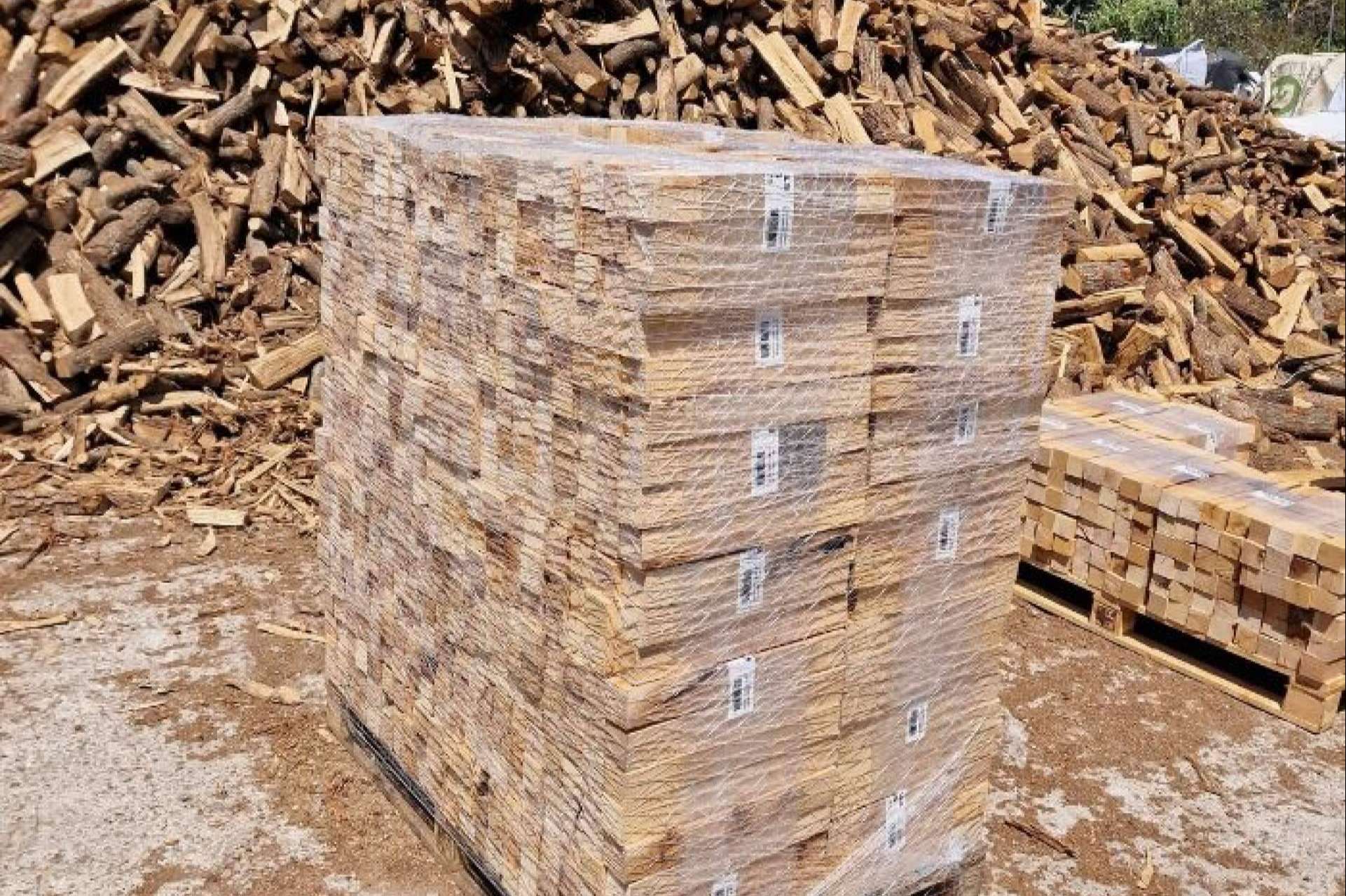 Servicio de calidad en venta leña y carbón online de la mano de Llenyes i Carbons Polinyà