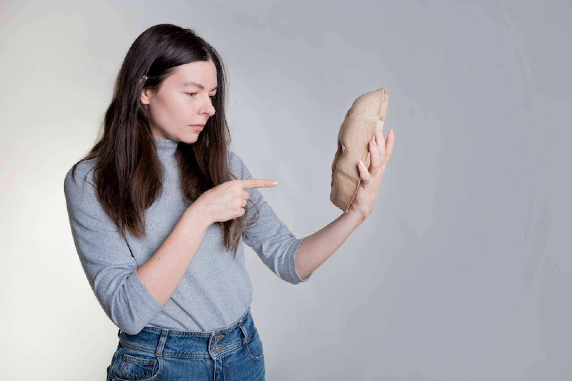 ¿Cómo impacta el Síndrome de la Impostora en una relación de pareja y cómo superarlo?