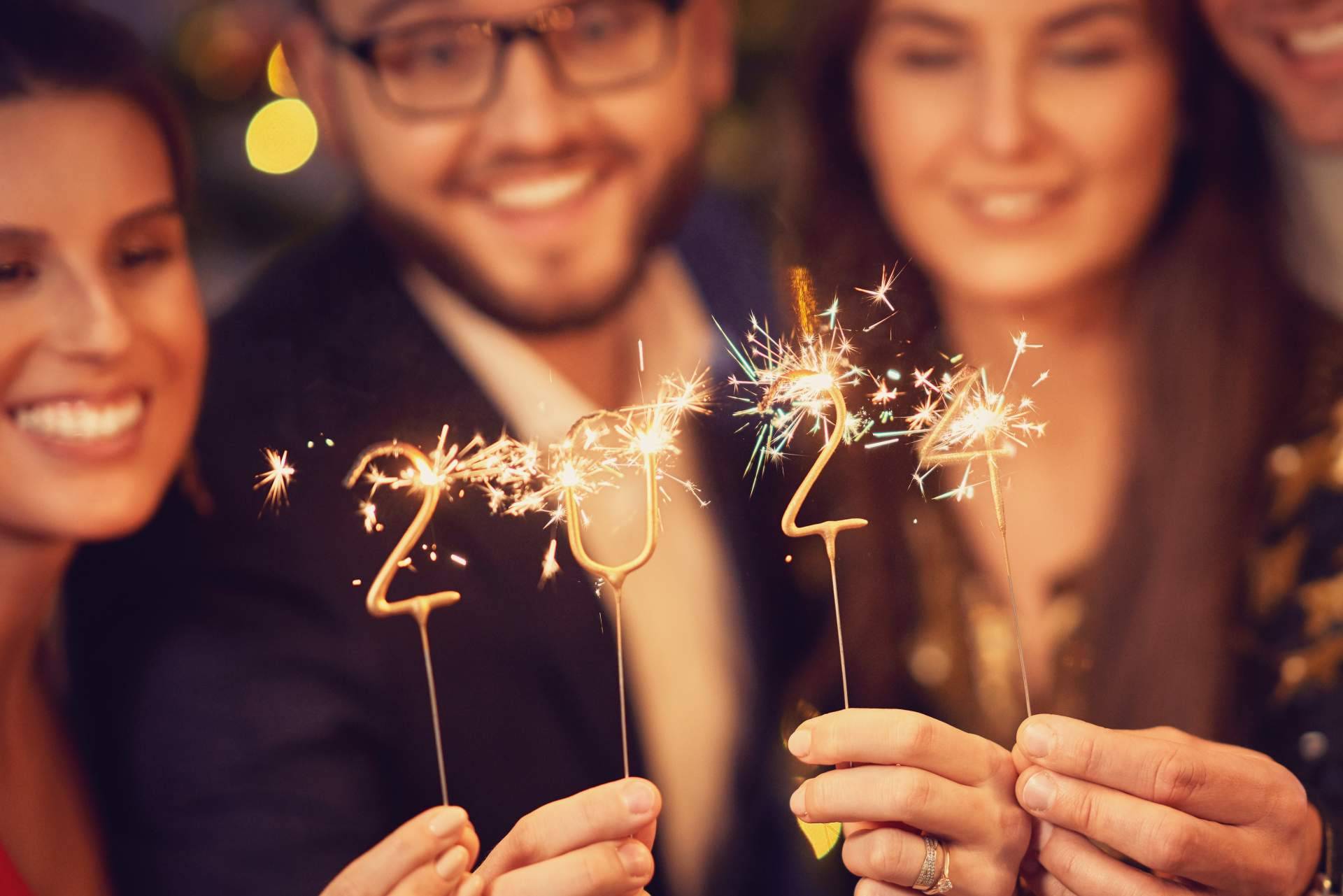 Así será la cena de gala de Nochevieja en Alicante 2023/24 de Despedidas Karamba