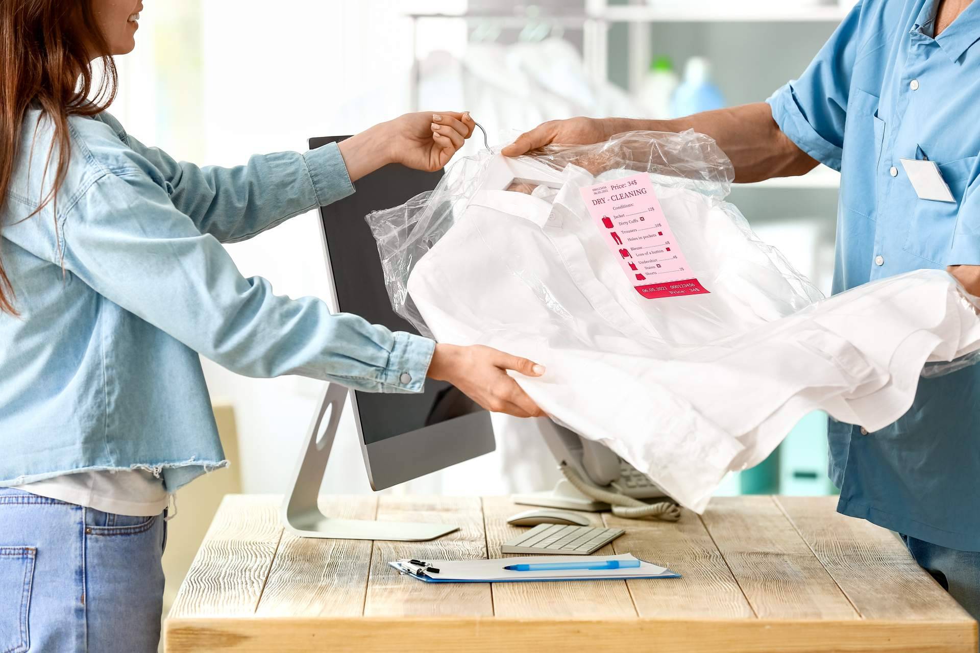Tintorería Belina ofrece servicio de limpieza de trajes Belstaff y Barbour y otras muchas prendas en Madrid