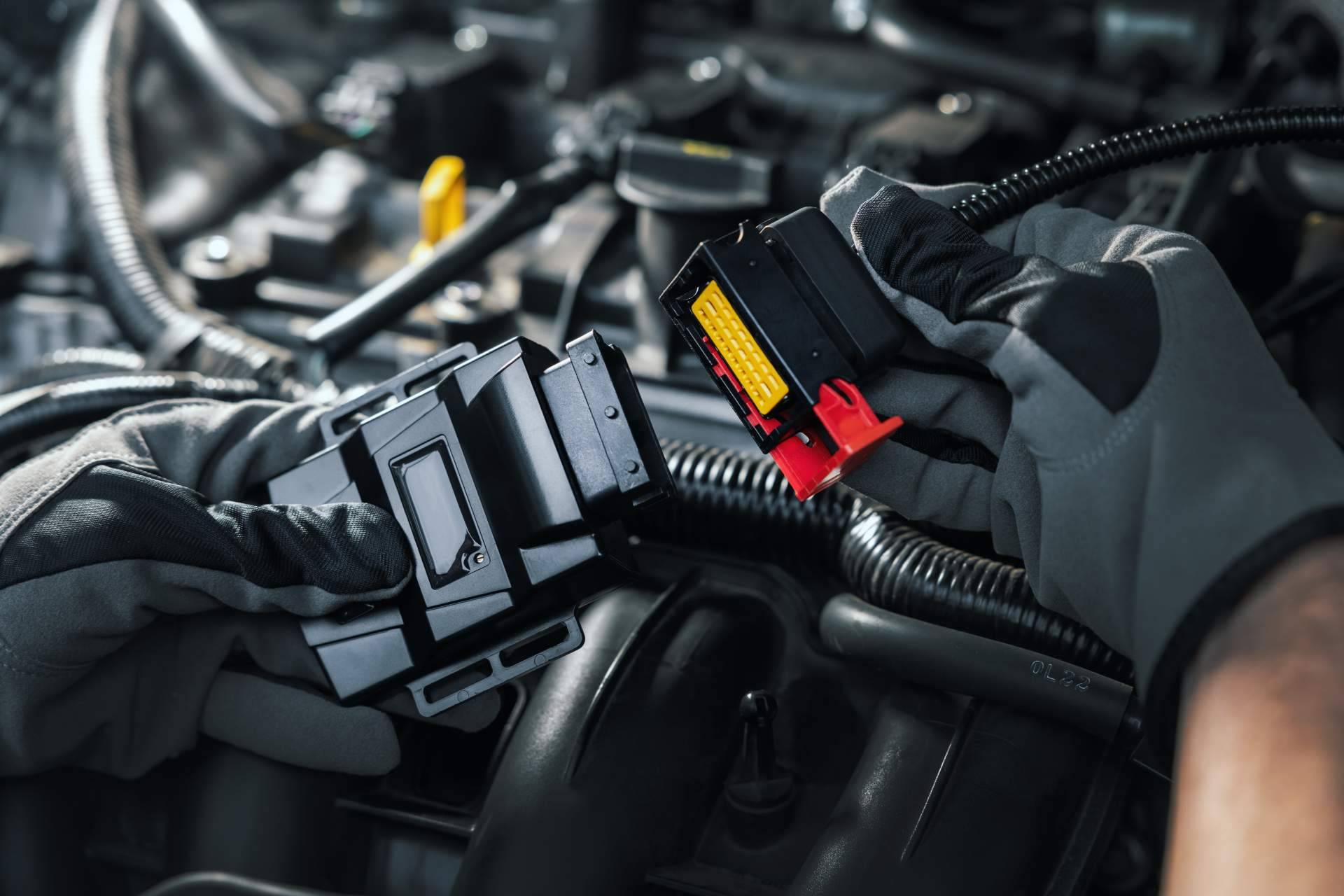 Reprogramación de la centralita de automóvil con las herramientas de Digi-Tec