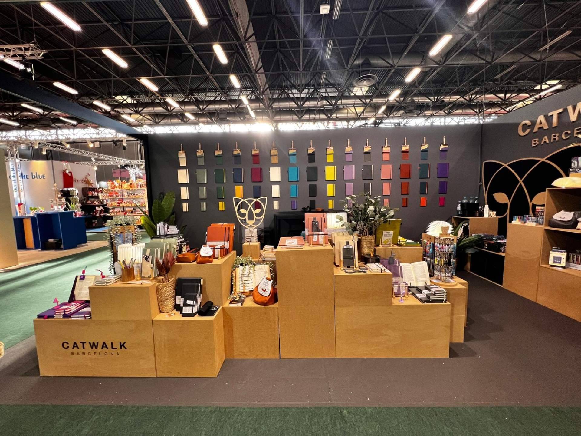 Catwalk presenta sus originales book lights, lámparas para seguir leyendo después de apagar las luces