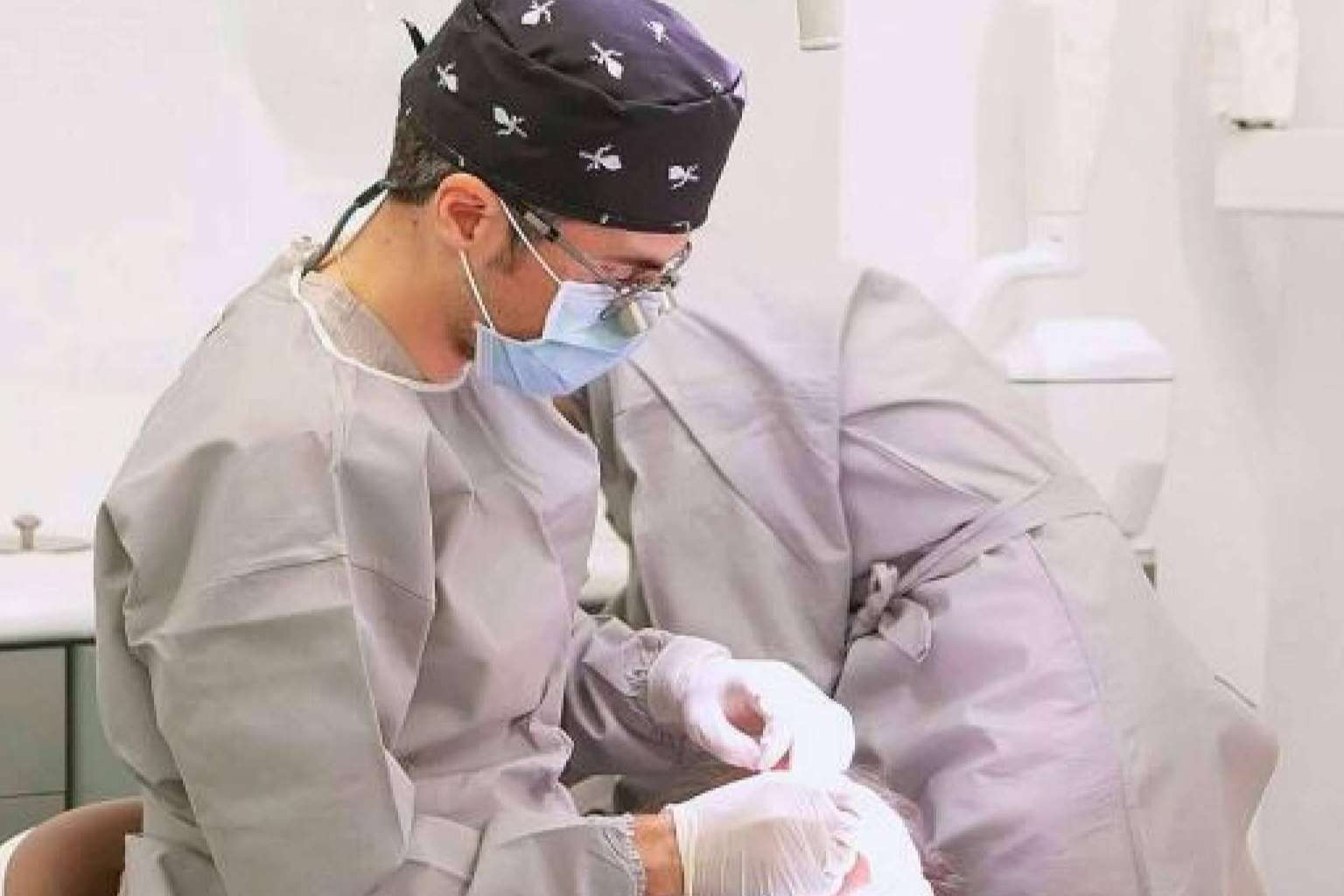 La innovadora técnica de injerto de encías permite restaurar la salud y estética dental con precisión