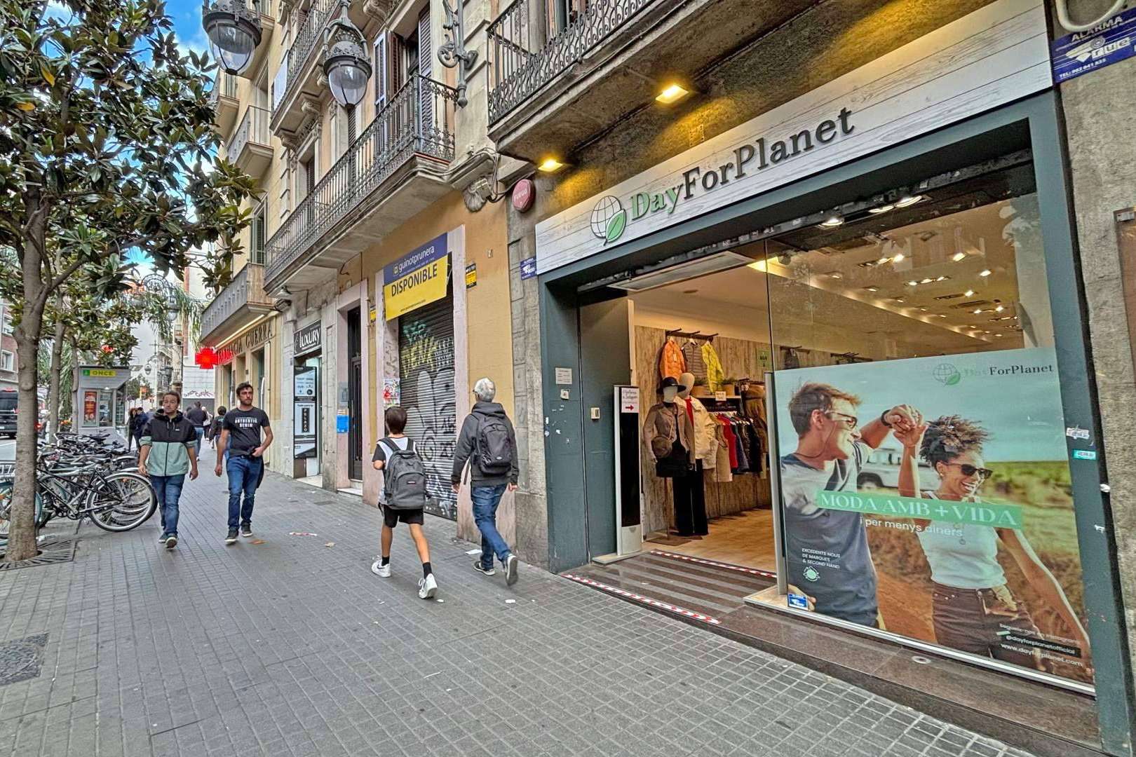 Beneficios de consumir ropa con excedentes, de la mano de DayForPlanet