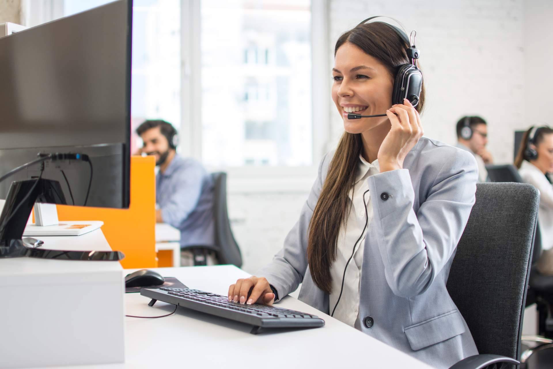 Atención telefónica 100 % humana para empresas, por SVAE