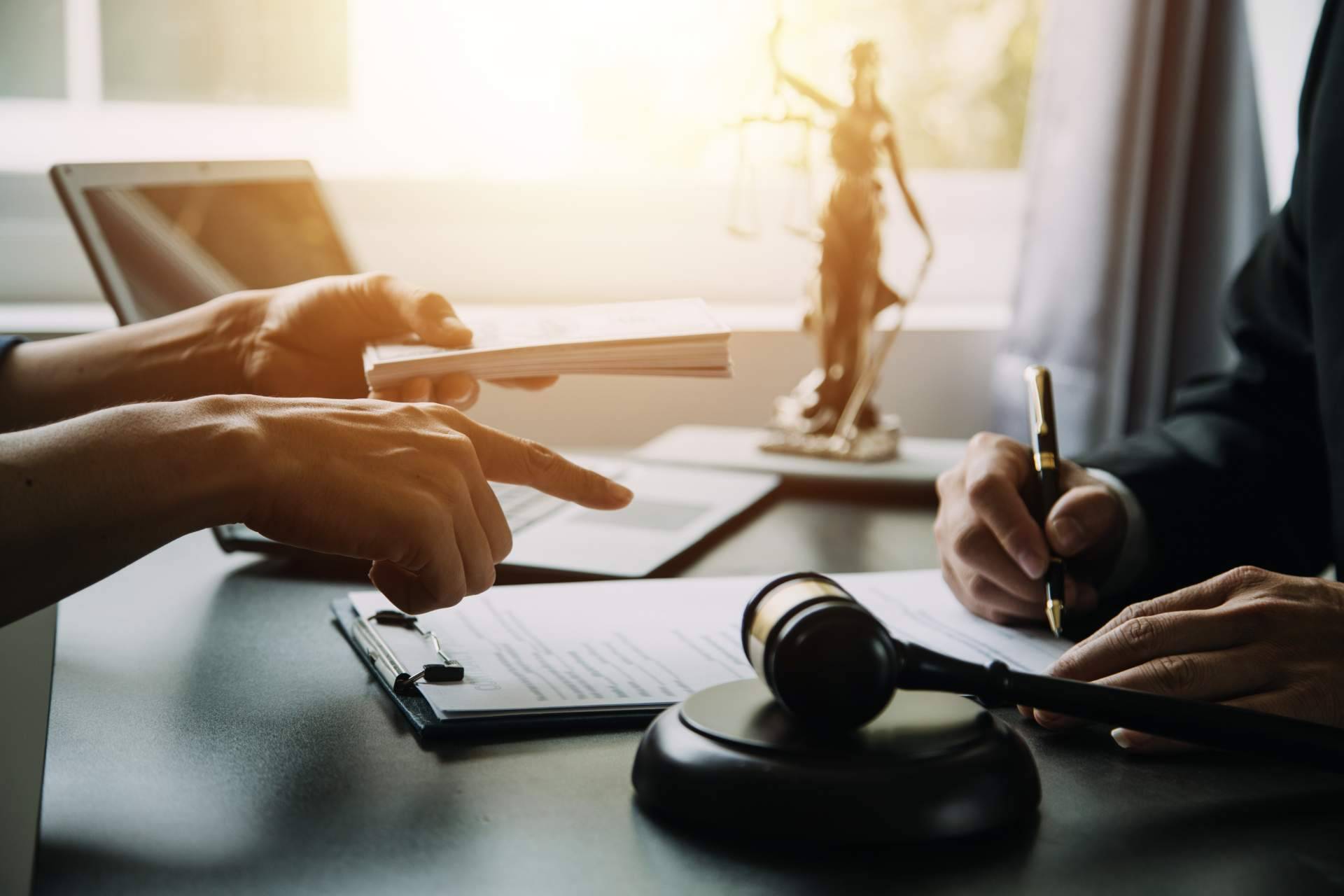 Gestionar reclamaciones de derechos laborales con el asesoramiento personalizado de Villaquirán Abogados