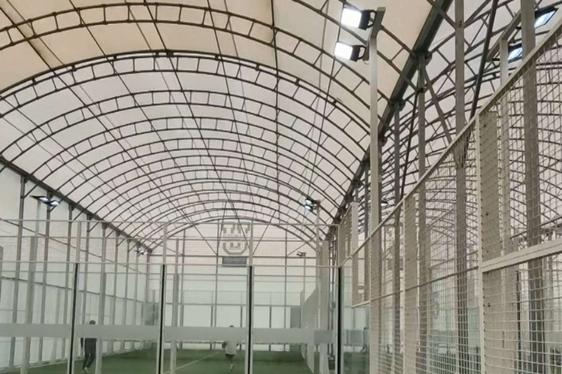 Los beneficios de la iluminación ProTour Asimétrico en club de Pádel UFV Pozuelo, por Óptima LED