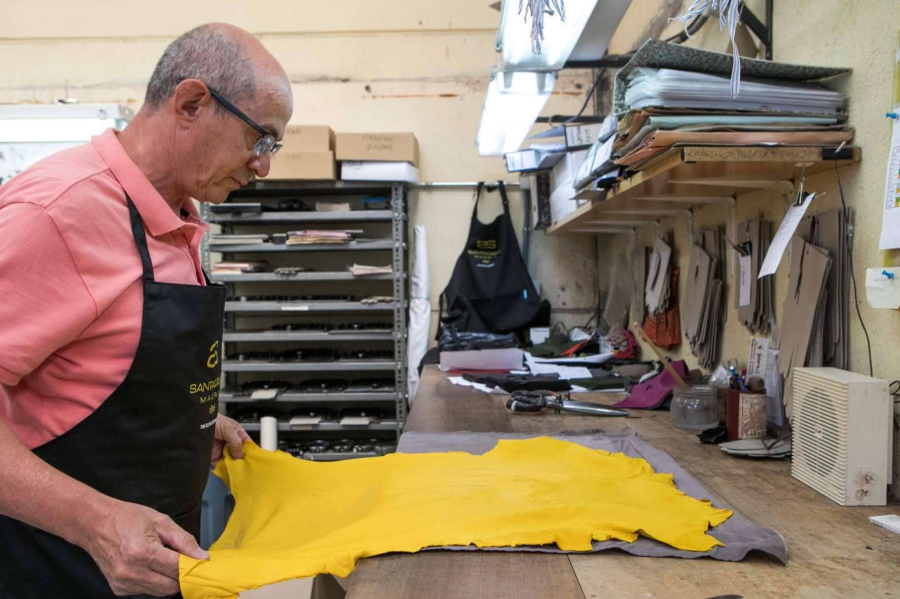 Santacana se dedica a la fabricación de guantes a medida desde 1896
