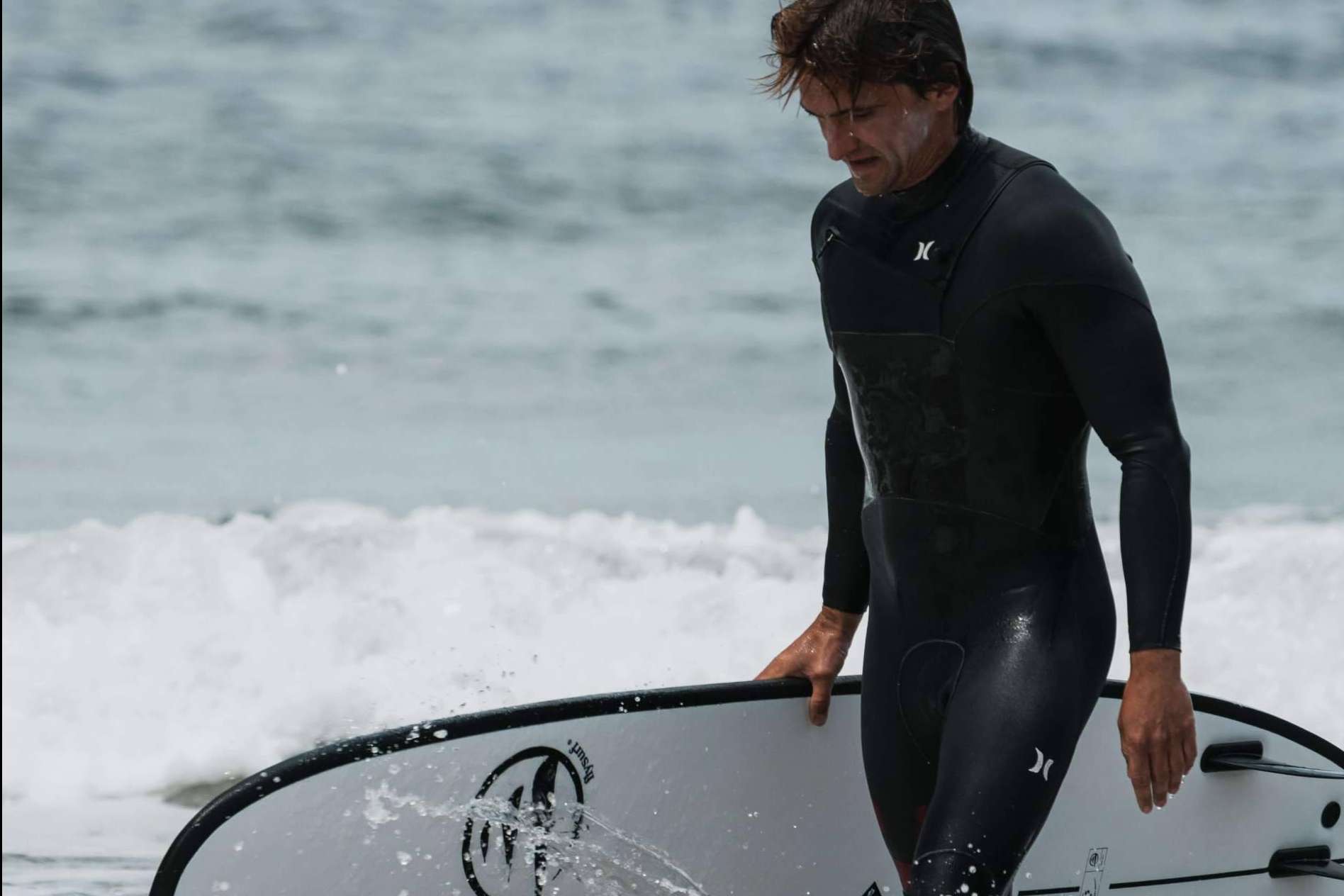 Cumplir el propósito de nuevo año de aprender a surfear, con Flysurf