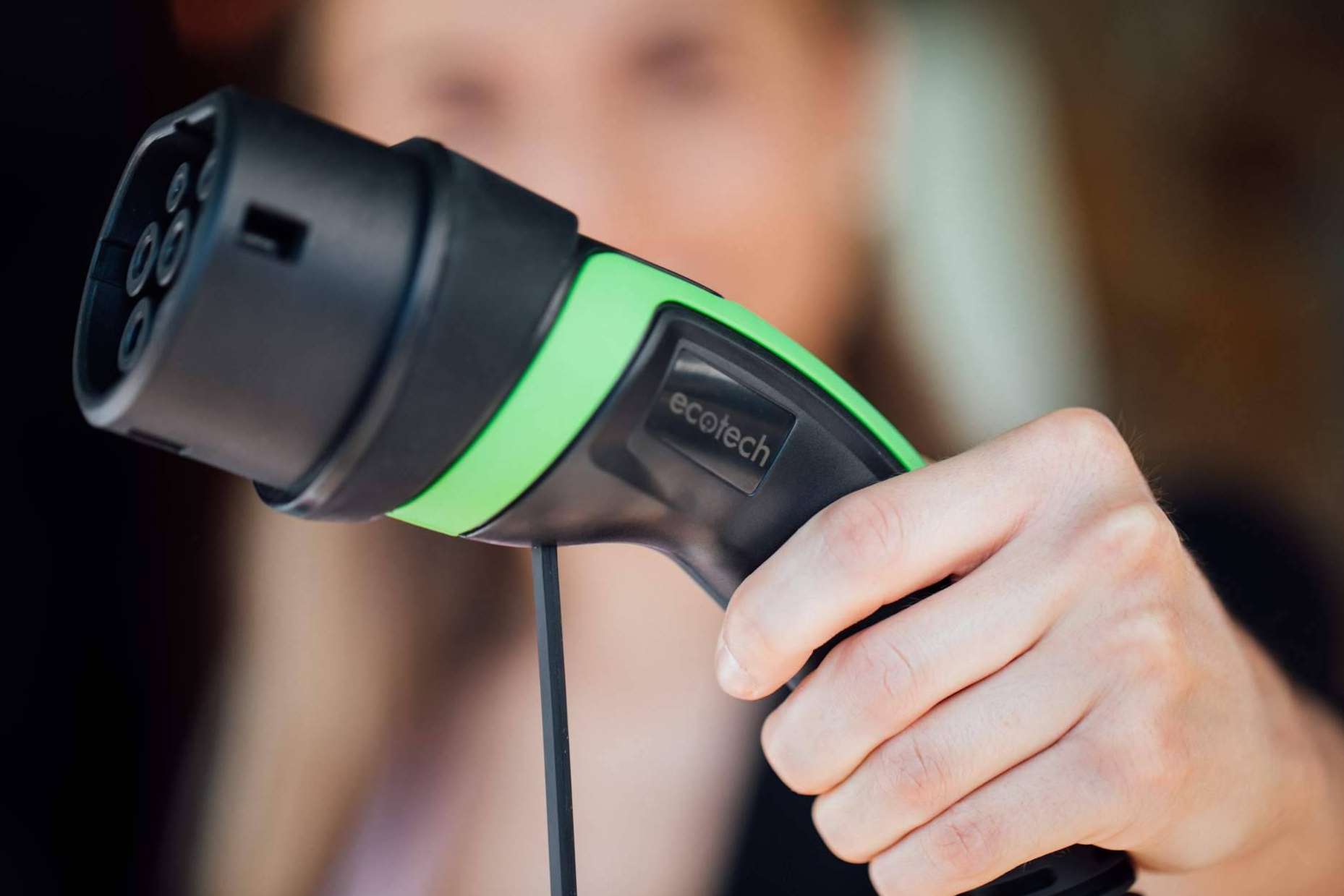 Cómo son los cargadores para vehículos eléctricos de Ecotech