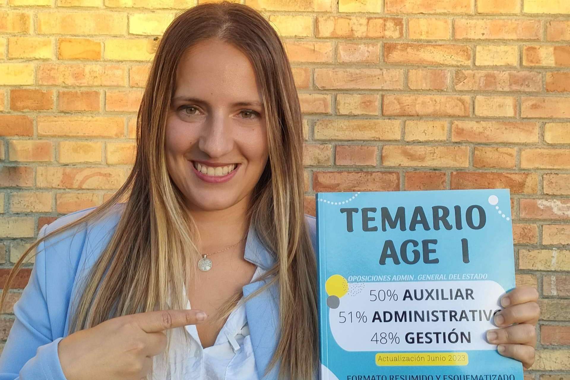 Con los resúmenes OposTime se pueden aprobar las oposiciones de la Administración General del Estado (AGE) en tiempo récord