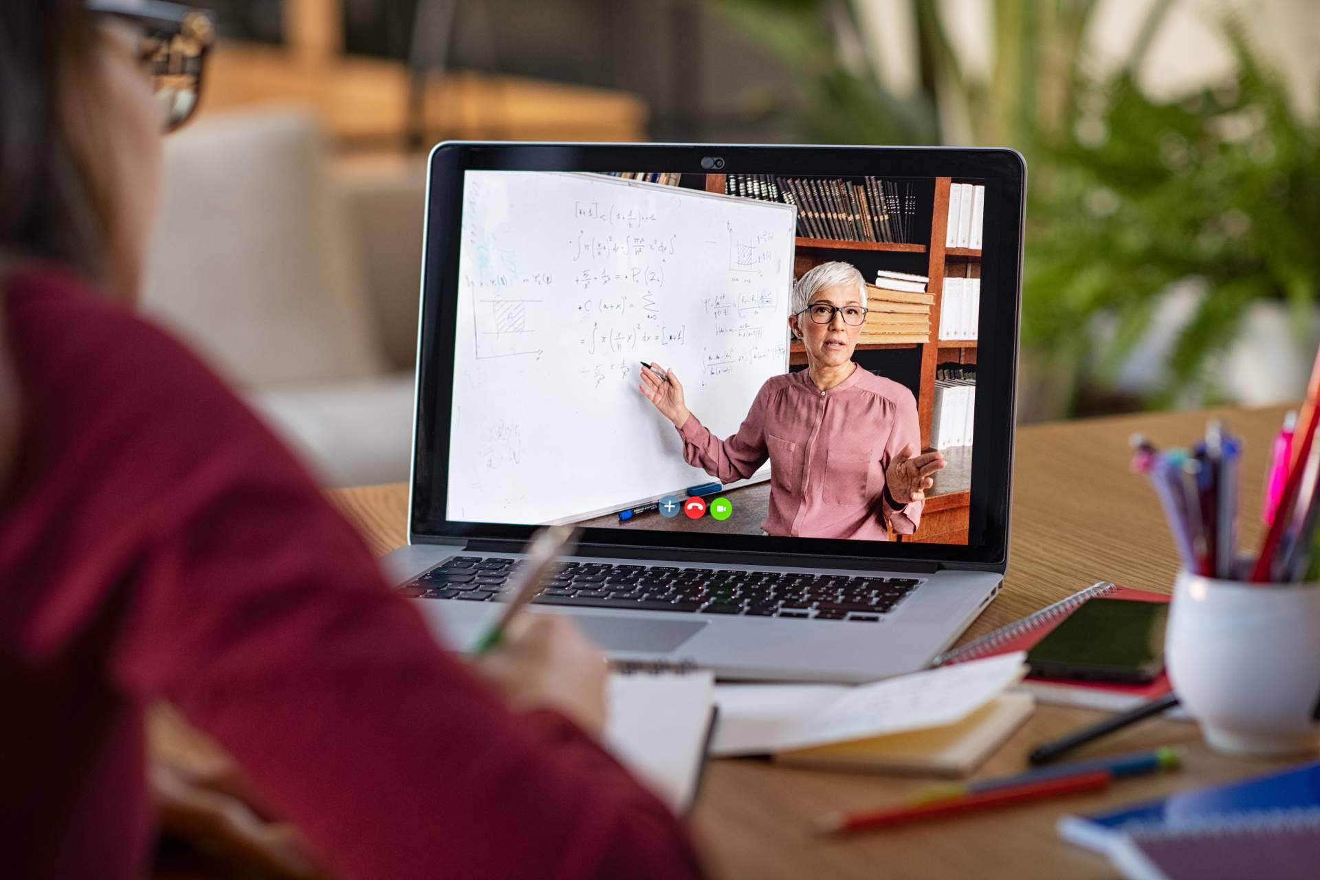 Modalidad online, una tendencia por la que se decantan cada vez más profesores y alumnos