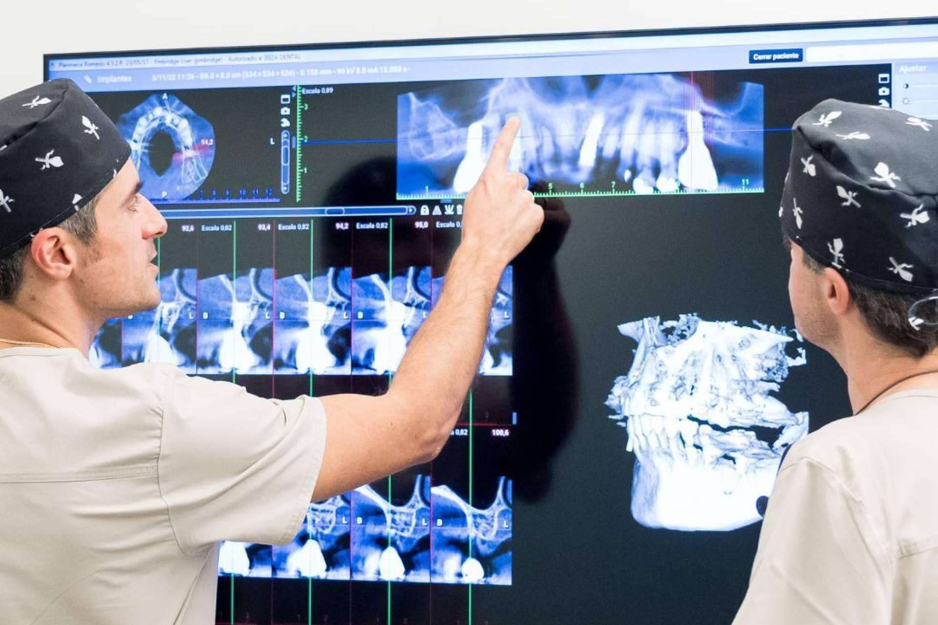 Clínica Dental Ruiz de Gopegui explica cómo evitar la periimplantitis