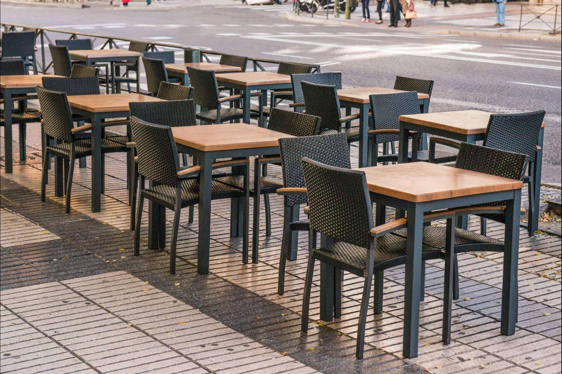 Mobiliario de hostelería para inaugurar la temporada de terraza