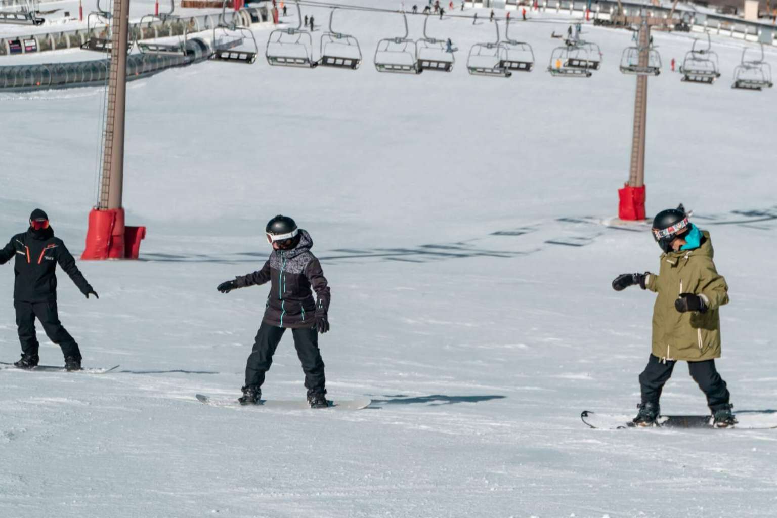 Clases de snowboard para todas las edades, con Sierra Nevada Adventure & Ski