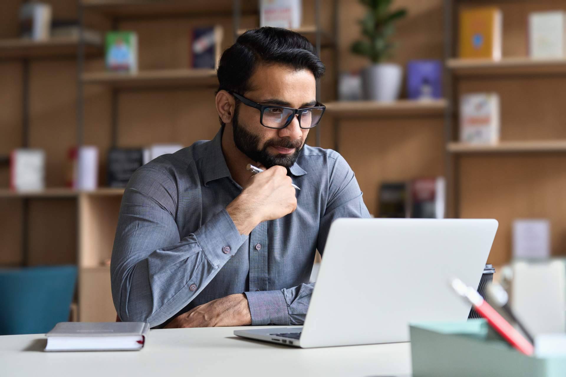 ¿Qué ventajas ofrece la implementación de Azure Virtual Desktop a través de la firma Caltico?