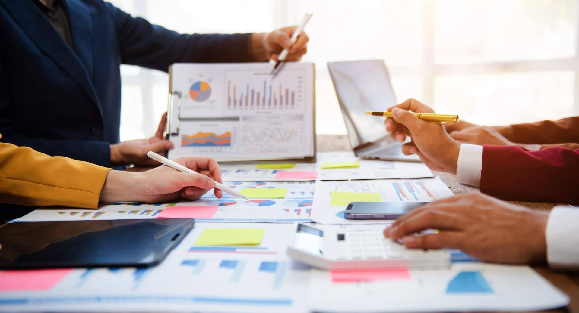 Adaptanor, consultores especializados en RGPD. LLSSI/CE y DPD