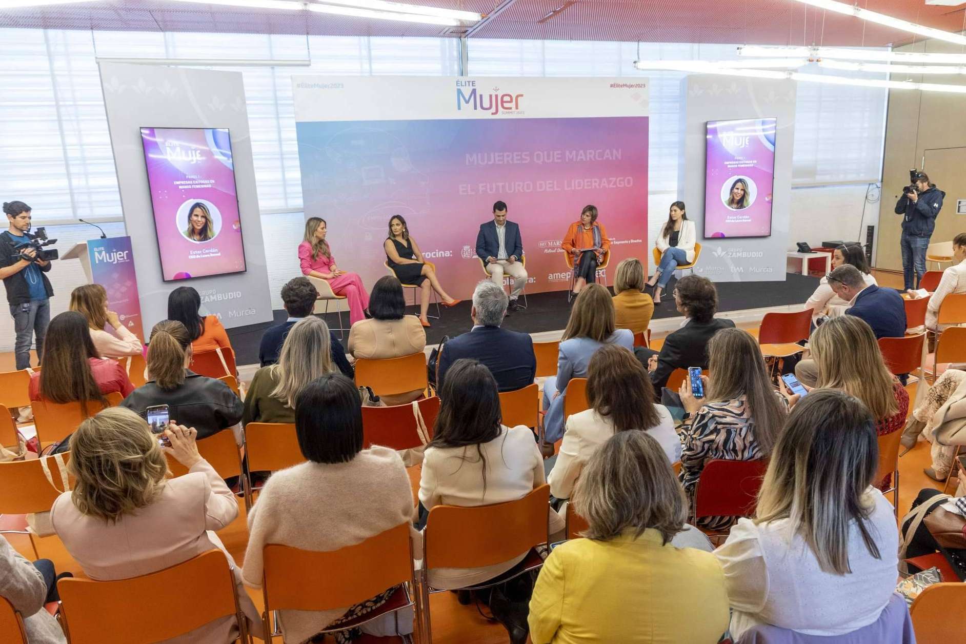 En la organización de eventos corporativos, El Batel es un auditorio Cartagena que fusiona confort y vanguardia