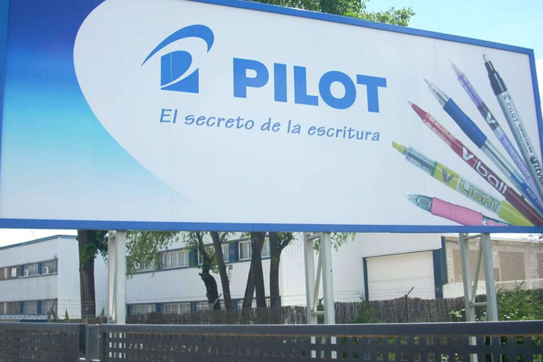 Los soportes publicitarios ayudan a incrementar ventas, con Cuatrosentidos