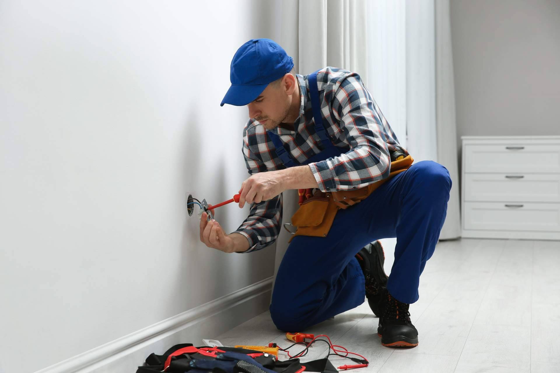 Reparartucasa es una compañía de electricistas en Málaga