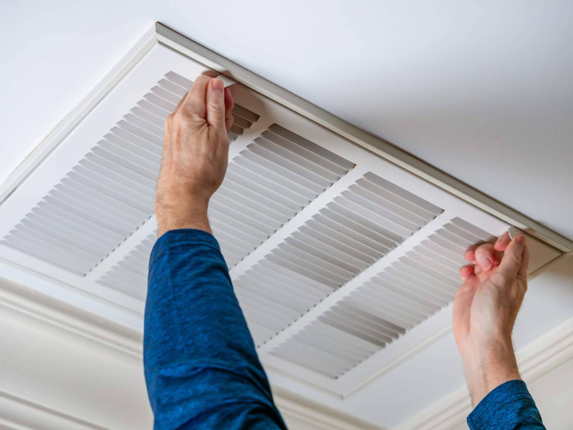Limpieza de aires acondicionados, con Trinidad Contractor Services