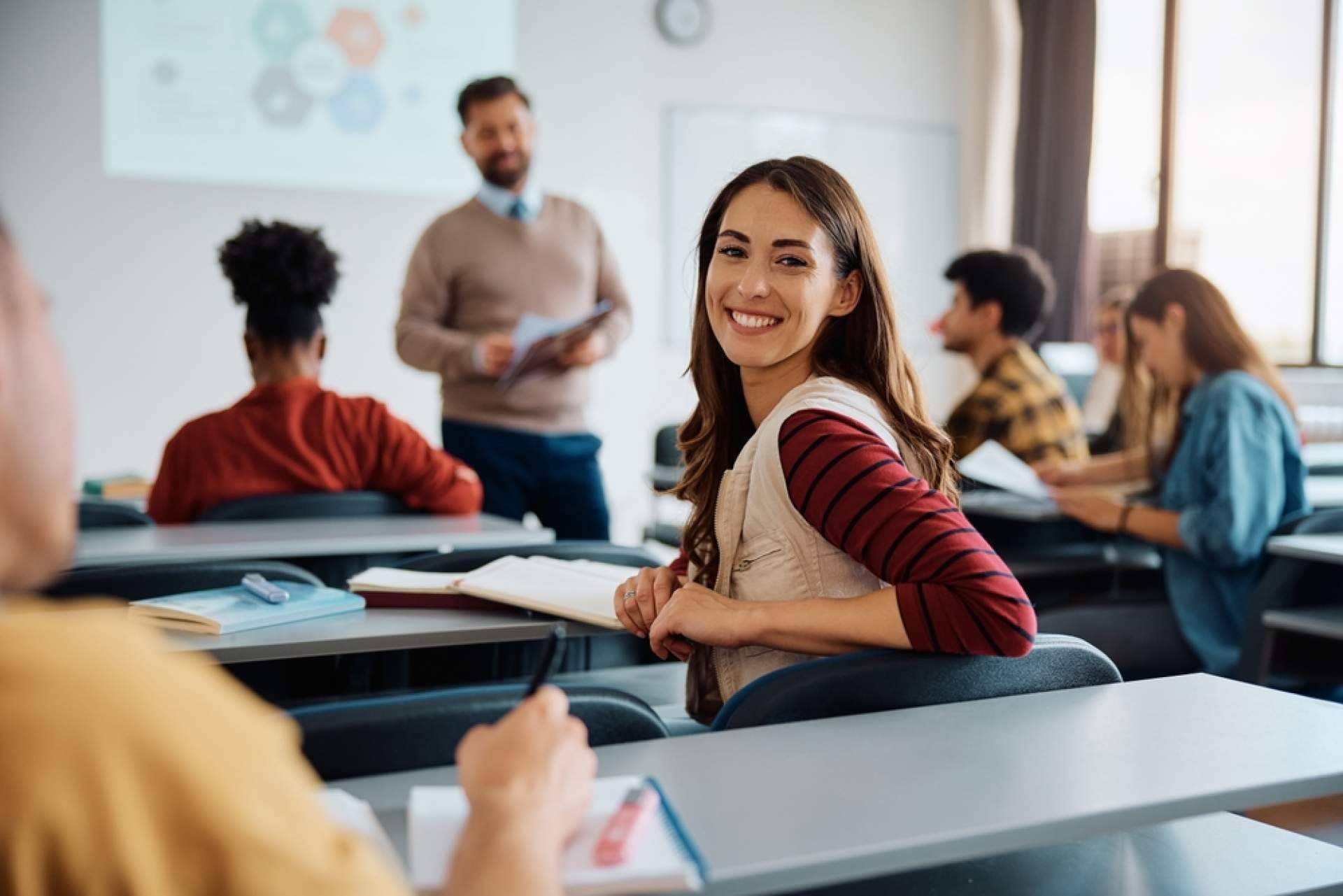 Ayuda Universitaria, la encargada de la gestión de la acreditación para profesorado universitario
