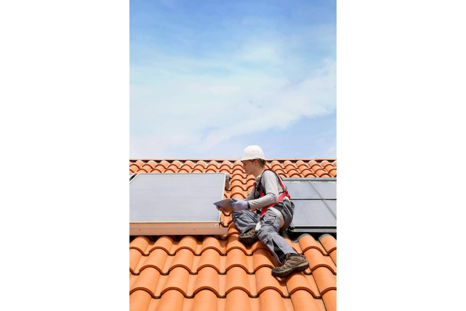 Mantenimiento de instalaciones de autoconsumo residencial con el servicio que ofrece Acierta Eficiencia