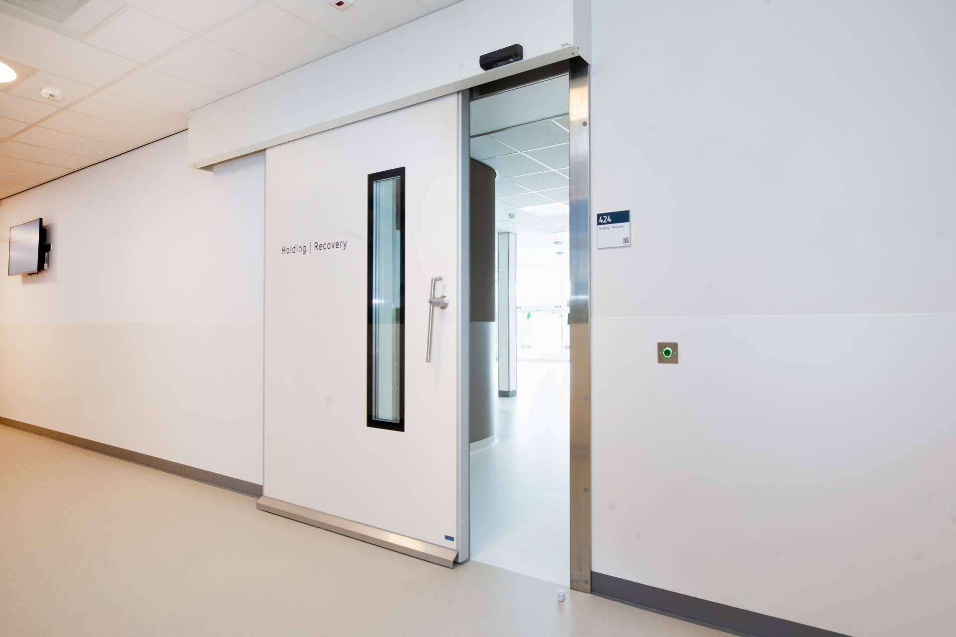 Puertas herméticas personalizables para diferentes industrias disponibles en ASSA ABLOY