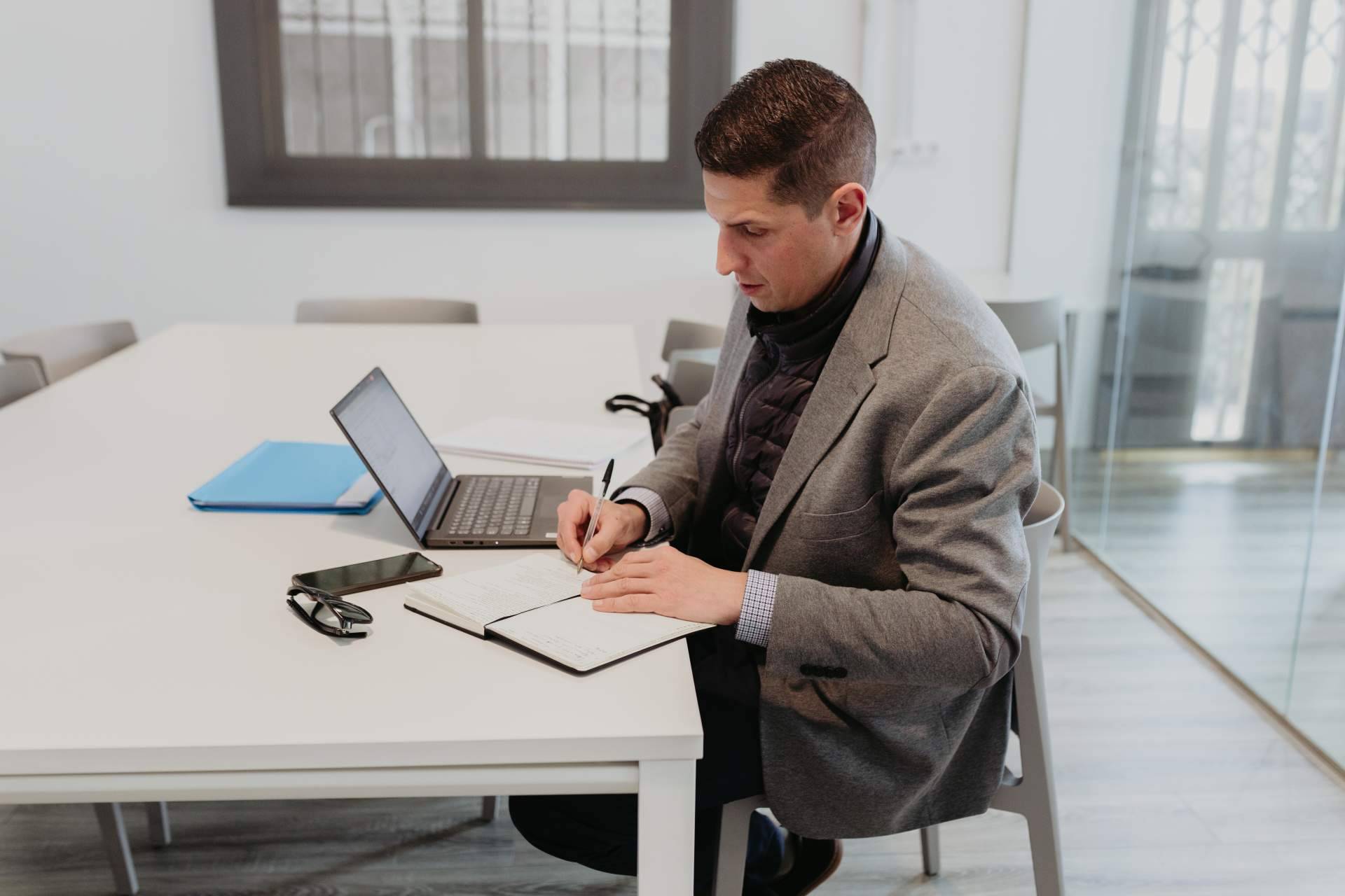 Rubén Ustárroz, asesor inmobiliario y contable