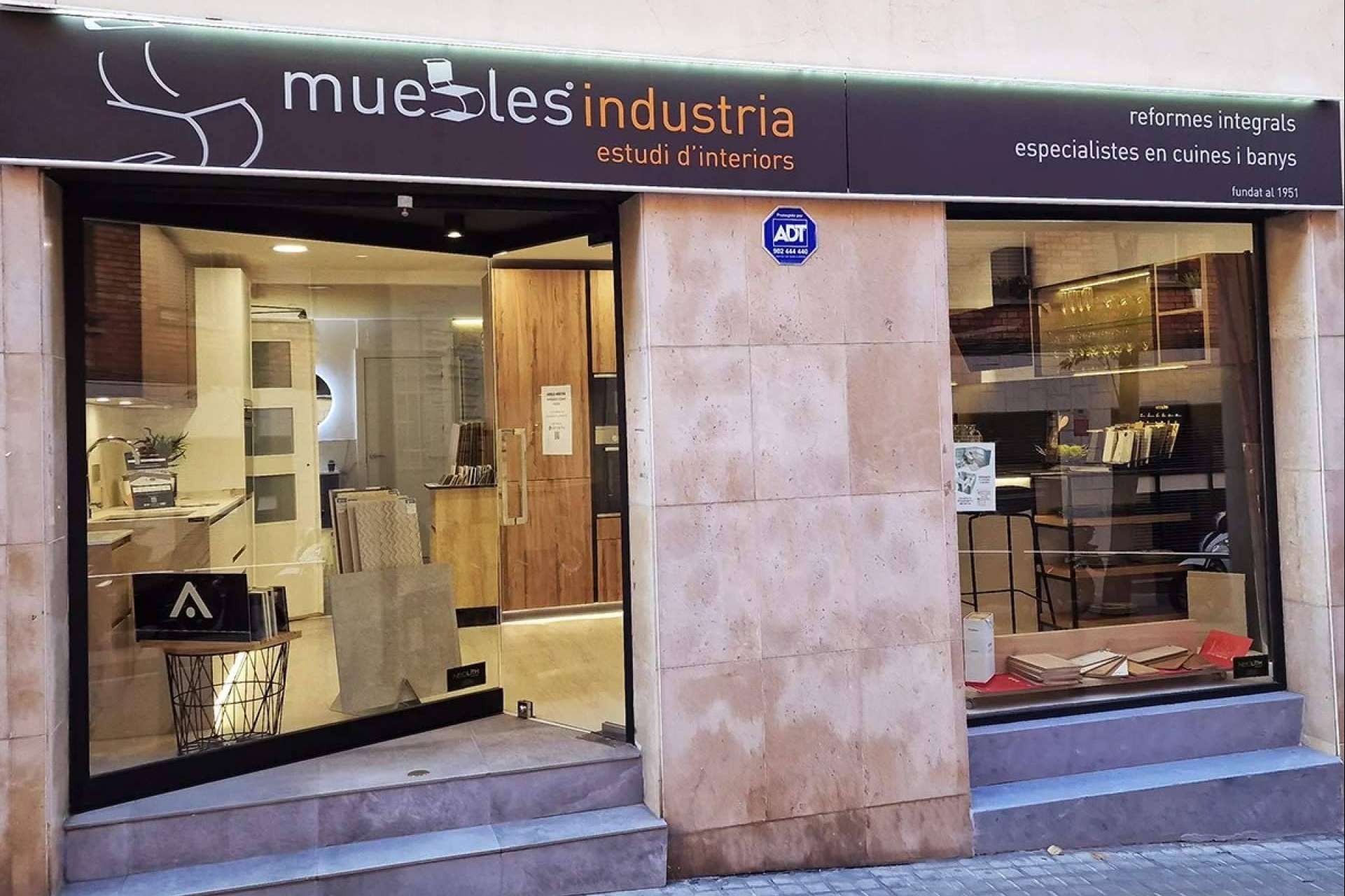Creación de ambientes funcionales y atractivos con las reformas del hogar de Muebles Industria