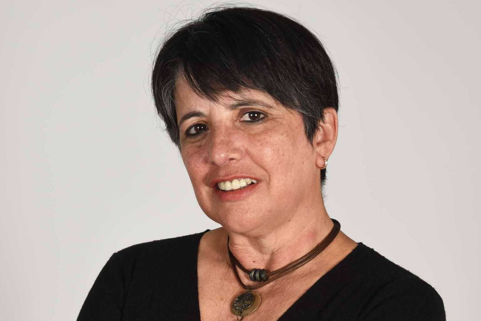 Teneca presenta su último libro, 'La del claro de luna. Tintziri'