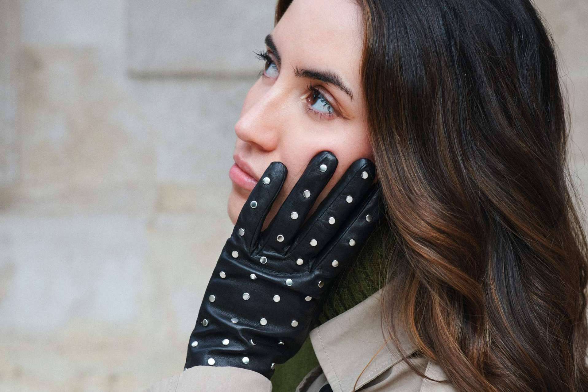 Calidad y estilo atemporal, así son los guantes de mujer de Santacana