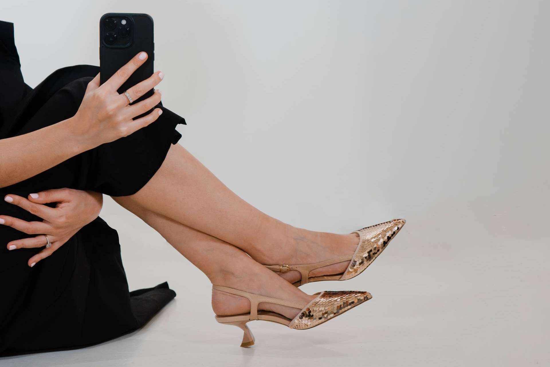 Zapatos confeccionados con los mejores tejidos y cueros italianos conforman el catálogo de Tretze Shoes