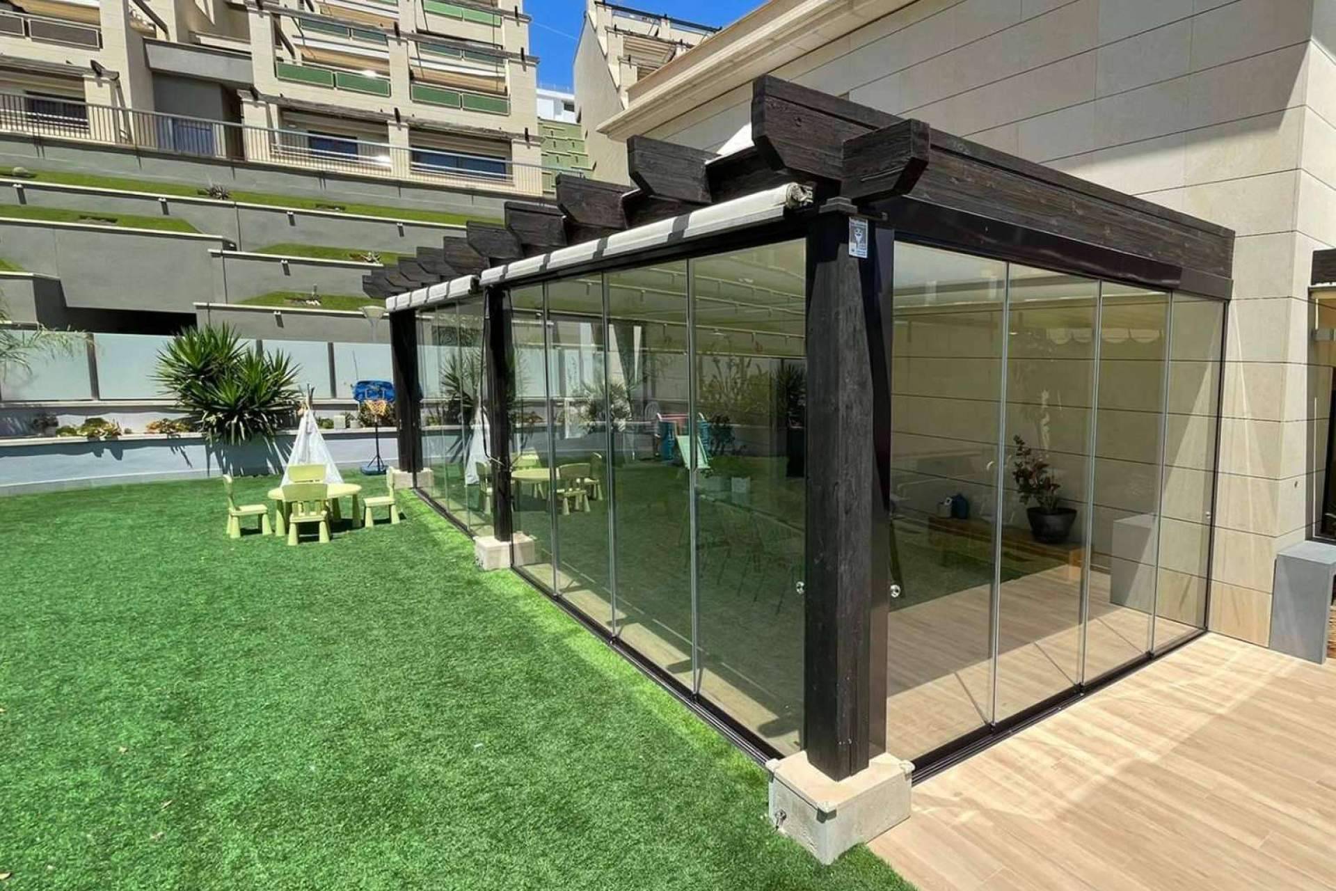 Máxima transparencia y minimalismo, así son las cortinas de cristal de Airclos