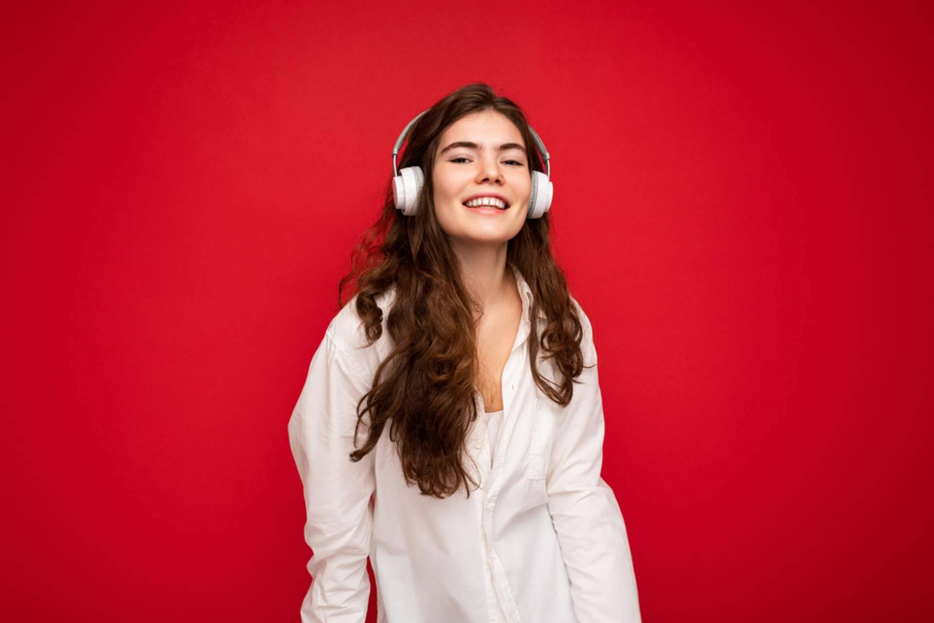 Entender el arte contemporáneo y el éxito profesional con el podcast 'Descifrando el Arte', de 1819 Art Gallery