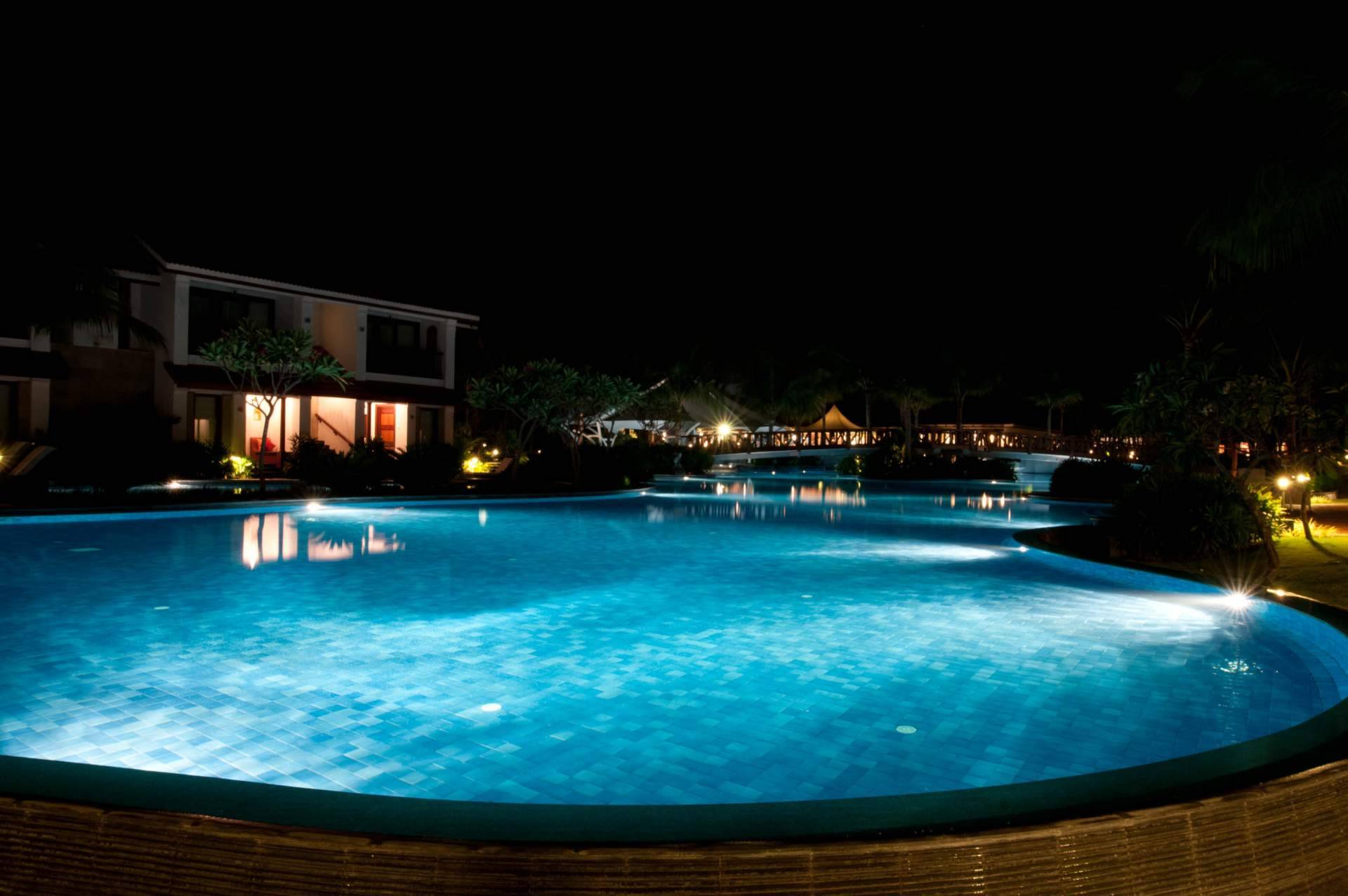 Swim Home, focos de resina para piscina atractivos y funcionales