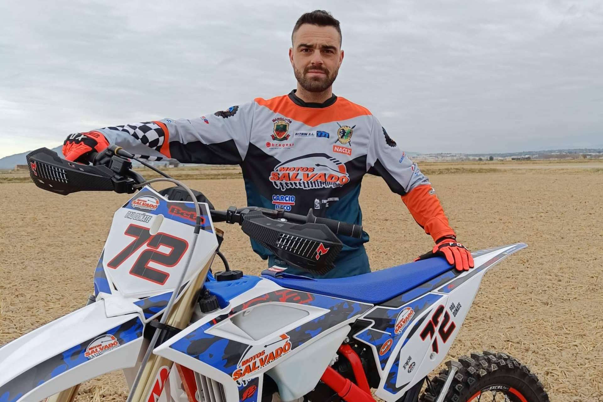Nuevos kits de adhesivos para moto disponibles en ADHESIVOSEMBARRADOS