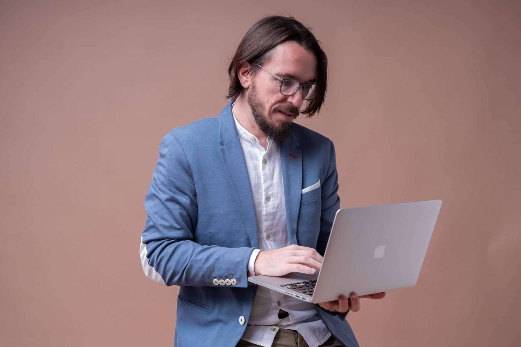 Obtener un impulso estratégico, con la consultoría personalizada para emprendedores digitales de Rubén Monllor